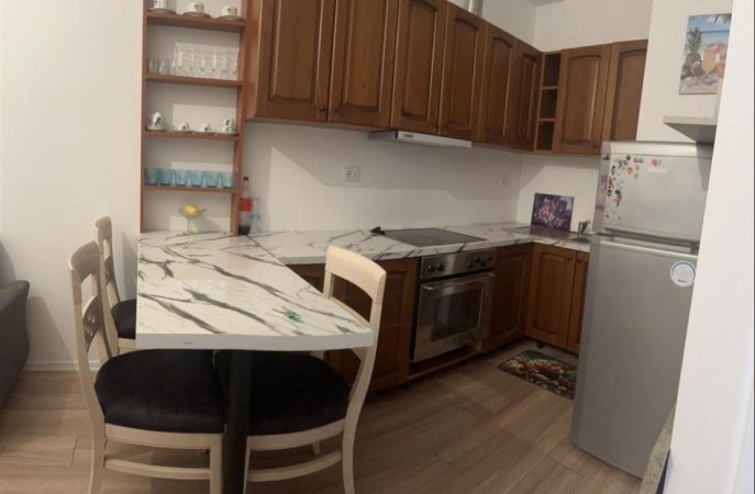 Tirane, jepet me qera apartament 1+1+Ballkon Kati 7, 50 m² 350 € (Ali demi ,kompleksi mangalem 21)