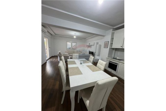 Tirane, jepet me qera apartament 2+1+Ballkon Kati 2, 120 m² 500 € (dritan hoxha)