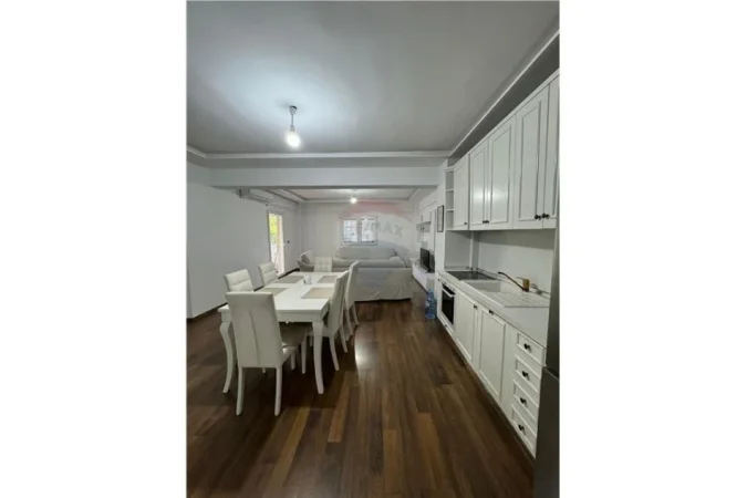 Tirane, jepet me qera apartament 2+1+Ballkon Kati 2, 120 m² 500 € (dritan hoxha)