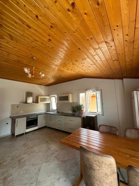 Tirane, jepet me qera apartament 1+1+Ballkon Kati 4, 70 m² 280 € (Kodra e Priftit , prane shkolles mrekullia)