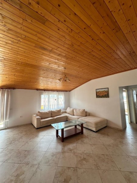 Tirane, jepet me qera apartament 1+1+Ballkon Kati 4, 70 m² 280 € (Kodra e Priftit , prane shkolles mrekullia)