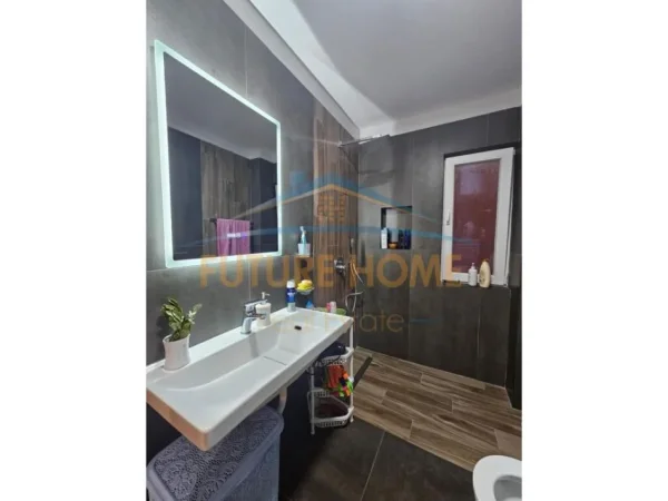 Tirane, shitet apartament 2+1+Ballkon Kati 5, 80 m² 128.000 € (Tregu Elektrik)