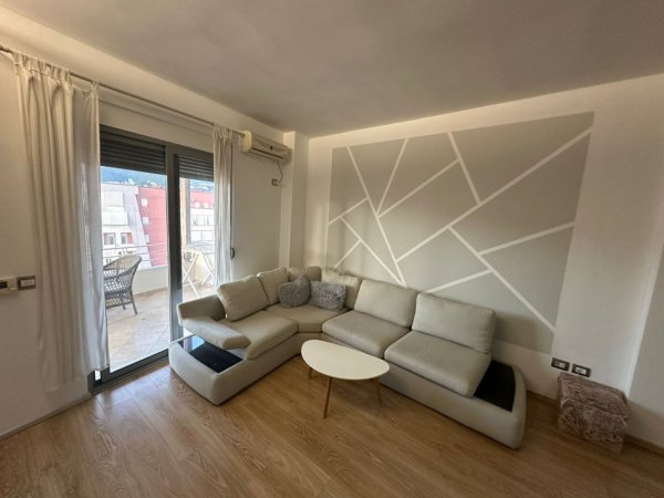 Tirane, jepet me qera apartament 2+1+Ballkon Kati 6, 103 m² 500 € (Brryli)