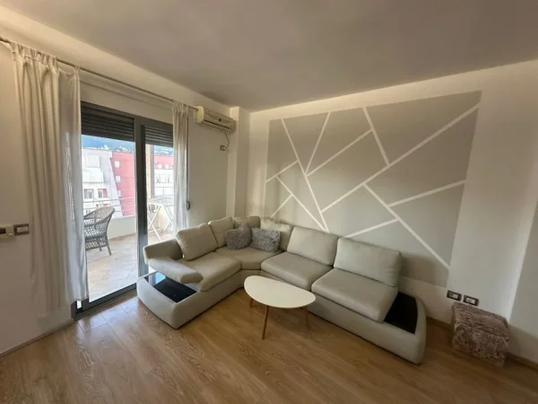 Tirane, jepet me qera apartament 2+1+Ballkon Kati 6, 103 m² 500 € (Brryli)