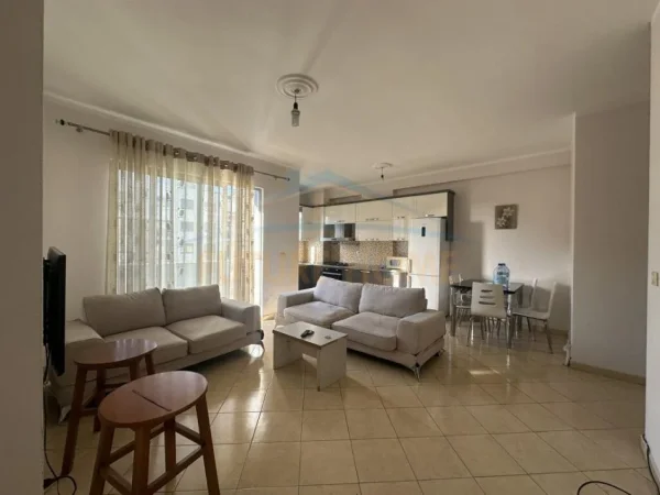 Tirane, jepet me qera apartament 2+1+Ballkon , 400 € (Unaza e Re)
