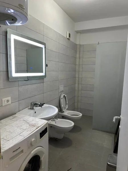 Tirane, jepet me qera apartament 1+1+Ballkon Kati 1, 60 m² 400 € (Astir)