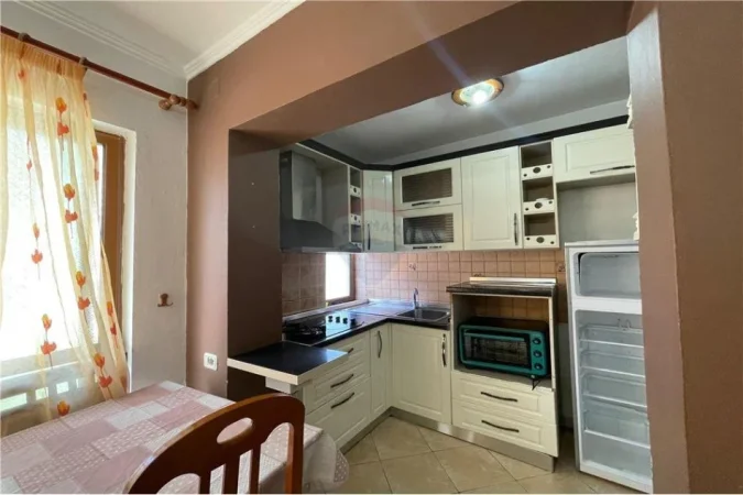 Tirane, jepet me qera apartament 1+1 Kati 4, 450 € (Rruga "Endri Keko")