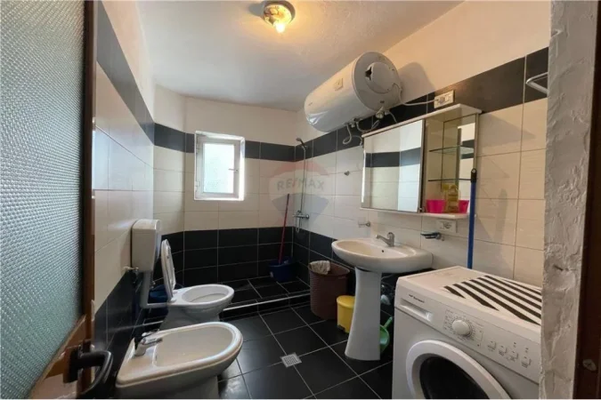 Tirane, jepet me qera apartament 1+1 Kati 4, 450 € (Rruga "Endri Keko")