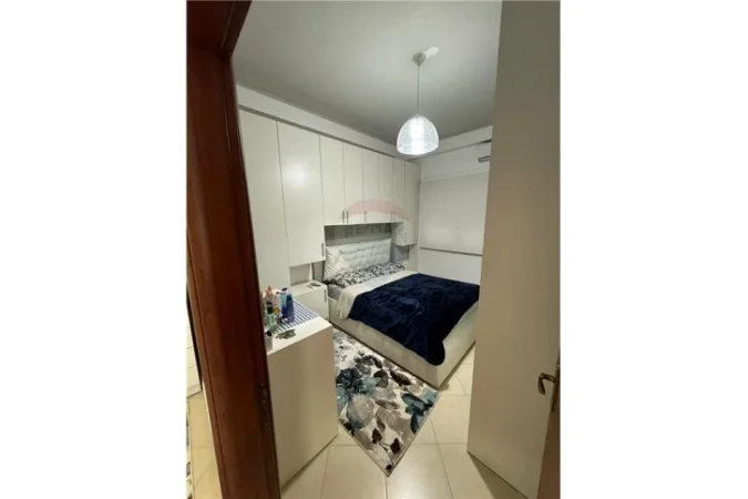 Tirane, jepet me qera apartament 1+1+Ballkon , 70 m² 600 € (bill klinton - Komuna e Parisit)