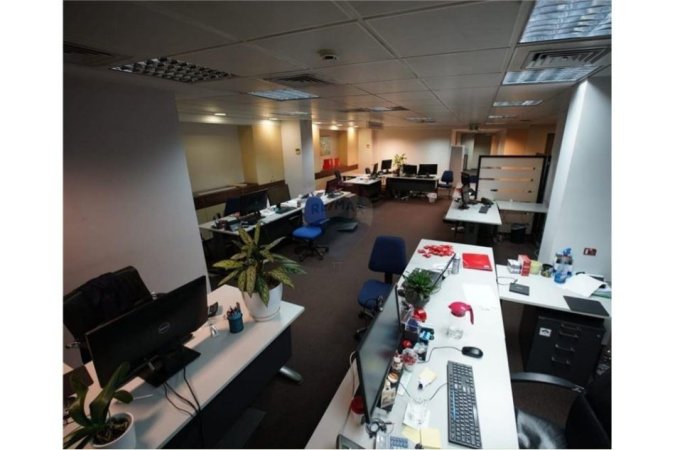 Tirane, jepet me qera ambjent biznesi Kati 0, 312 m² 10.000 € (Rruga e Kavajes)