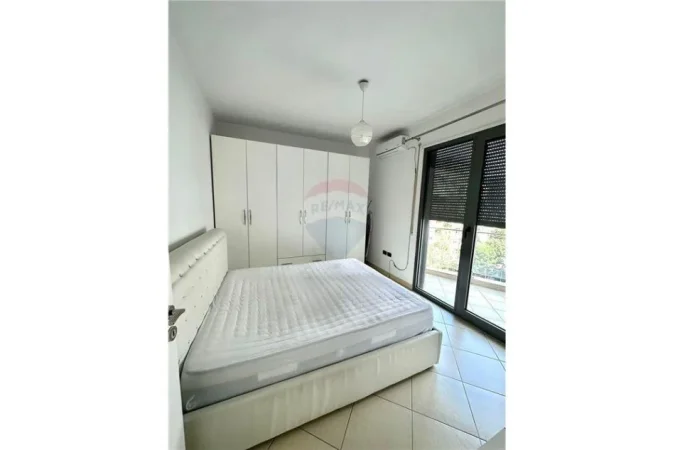 Tirane, jepet me qera apartament 2+1 Kati 2, 105 m² 650 € (Tirana e Re - Rruga e Kosovareve)