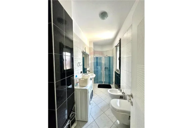 Tirane, jepet me qera apartament 2+1 Kati 2, 105 m² 650 € (Tirana e Re - Rruga e Kosovareve)