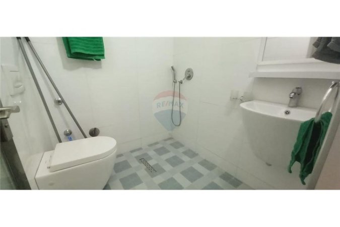 Tirane, jepet me qera 1+1 Kati 2, 55 m² 400 € (APARTAMENT ME QIRA 1+1 Rruga E Elbasanit)