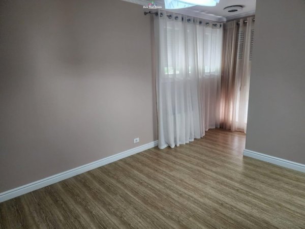 Tirane, jepet me qera Vile 2 Katshe Kati 1, 250 m² 2.000 € (teg)