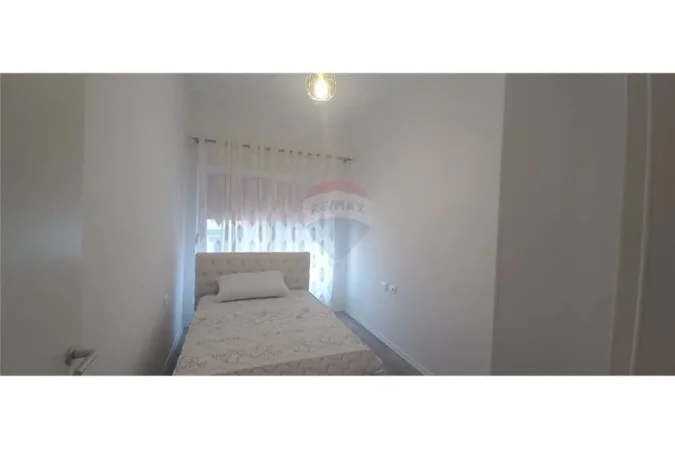 Tirane, jepet me qera apartament 2+1 Kati 4, 83 m² 500 € (Ali Demi)