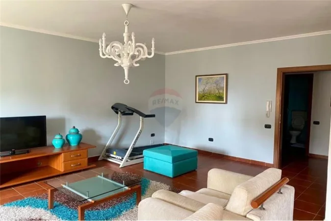 Tirane, jepet me qera apartament 2+1 Kati 10, 124 m² 600 € (Komuna e Parisit)