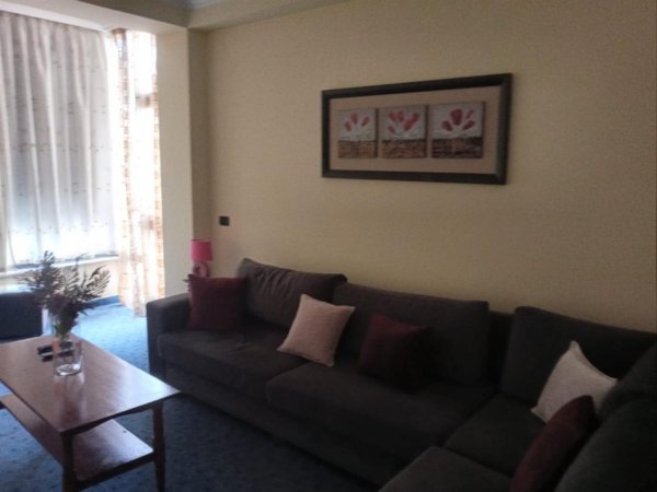 Tirane, jepet me qera apartament 2+1 Kati 7, 90 m² 600 € (blloku)