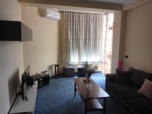Tirane, jepet me qera apartament 2+1 Kati 7, 90 m² 600 € (blloku)