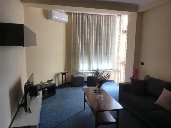 Tirane, jepet me qera apartament 2+1 Kati 7, 90 m² 600 € (blloku)