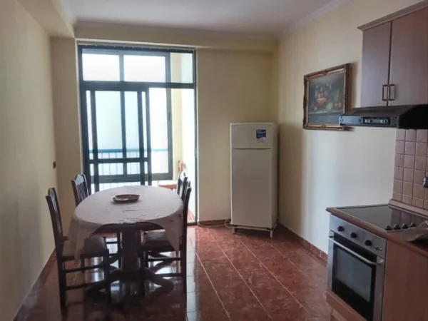 Tirane, jepet me qera apartament 2+1 Kati 7, 90 m² 600 € (blloku)