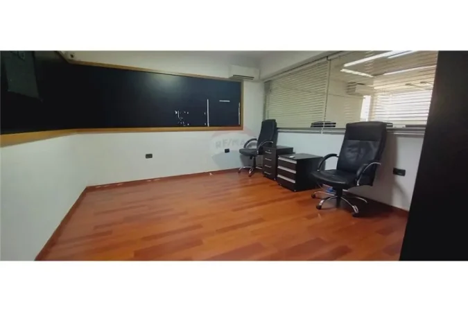 Tirane, jepet me qera Kati 2, 156 m² 2.000 € (Jepet per Qira Zyre ne Bllok , Tirane !)