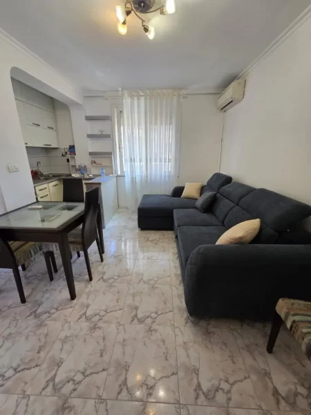 Tirane, shitet 1+1 Kati 3, 51 m² 88.000 € (Pazari i Ri)