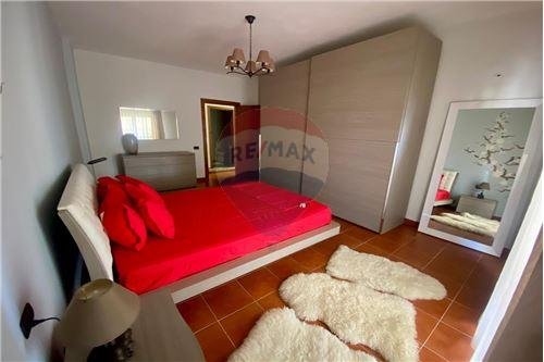 Tirane, jepet me qera apartament 2+1+Ballkon Kati 10, 124 m² 600 € (komuna e parisit)