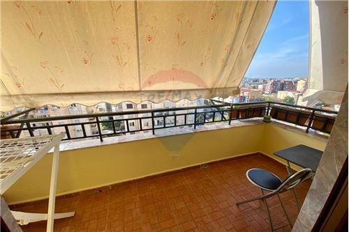 Tirane, jepet me qera apartament 2+1+Ballkon Kati 10, 124 m² 600 € (komuna e parisit)