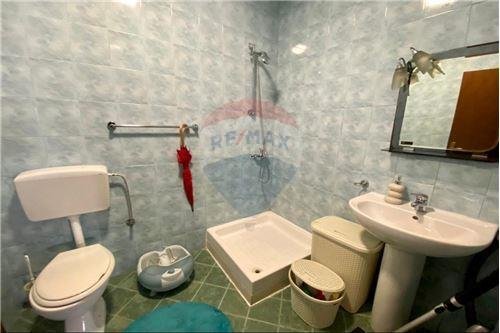 Tirane, jepet me qera apartament 2+1+Ballkon Kati 10, 124 m² 600 € (komuna e parisit)