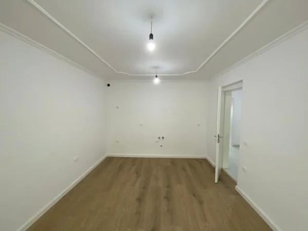 Tirane, shitet apartament 2+1 Kati 3, 62 m² 160.000 € (Ish Ekspozita)