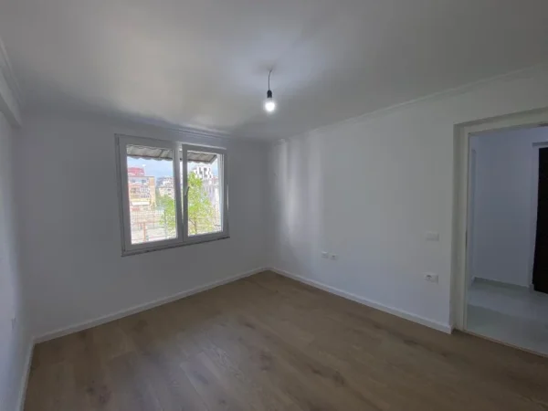 Tirane, shitet apartament 2+1 Kati 3, 62 m² 160.000 € (Ish Ekspozita)