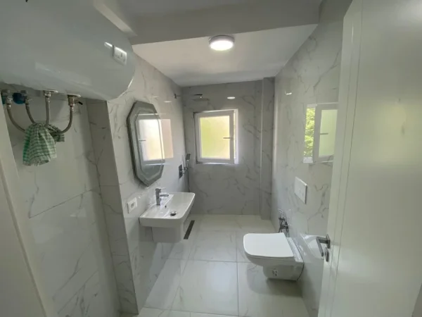 Tirane, shitet apartament 2+1 Kati 3, 62 m² 160.000 € (Ish Ekspozita)