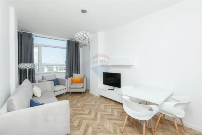 Tirane, jepet me qera 2+1+Ballkon Kati 10, 90 m² 750 € (petronini)