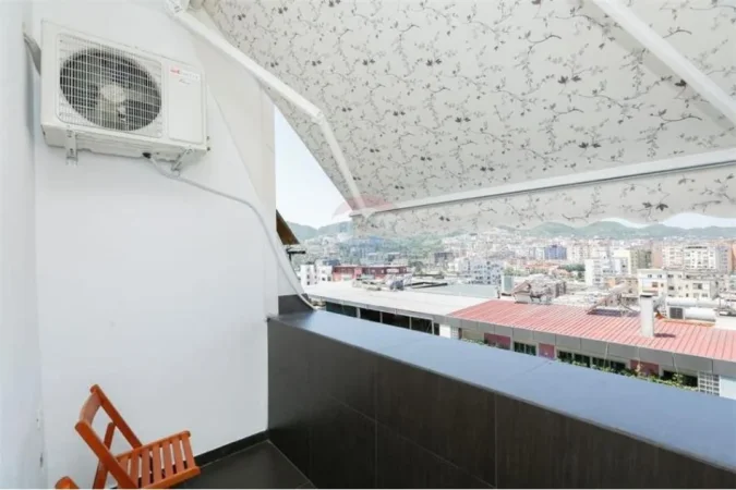 Tirane, jepet me qera 2+1+Ballkon Kati 10, 90 m² 750 € (petronini)