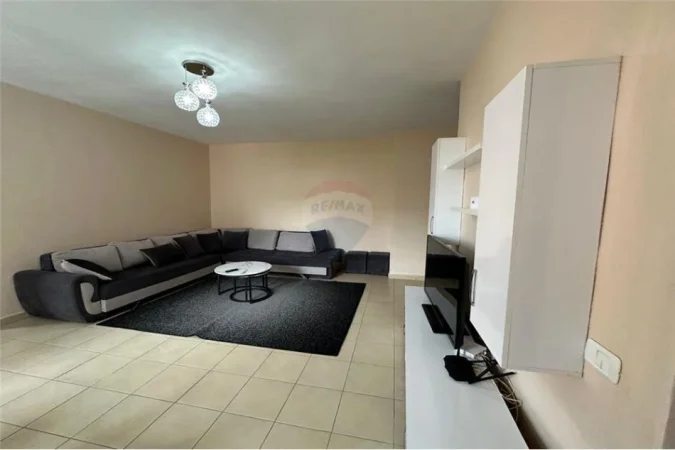 Tirane, shitet apartament 1+1 Kati 3, 75 m² 83.000 € (Fresku)