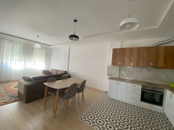 Tirane, jepet me qera apartament 1+1+Ballkon Kati 4, 73 m² 450 € (Kopeshti zologjik , Kompleksi Mateo)