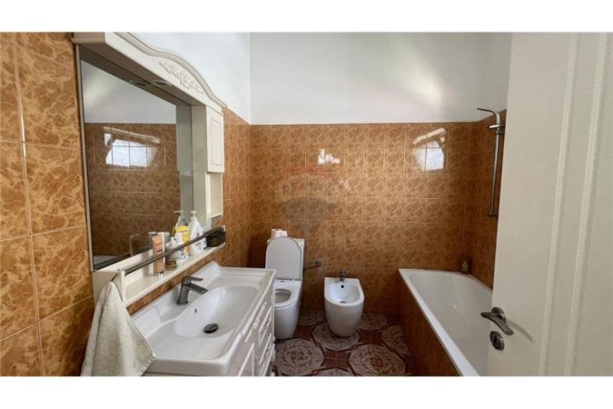 Tirane, jepet me qera apartament 2+1 Kati 2, 95 m² 600 € (myslym shyri)