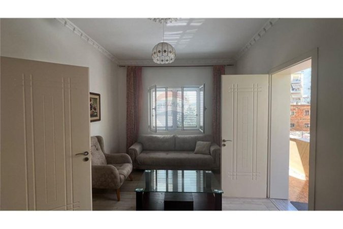 Tirane, jepet me qera apartament 2+1 Kati 2, 95 m² 600 € (myslym shyri)