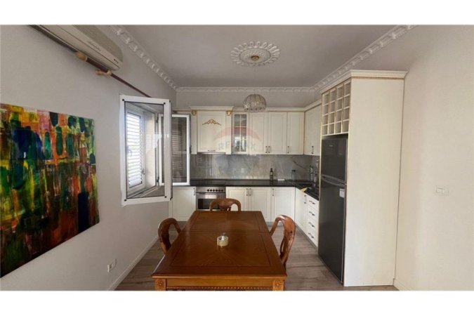Tirane, jepet me qera apartament 2+1 Kati 2, 95 m² 600 € (myslym shyri)