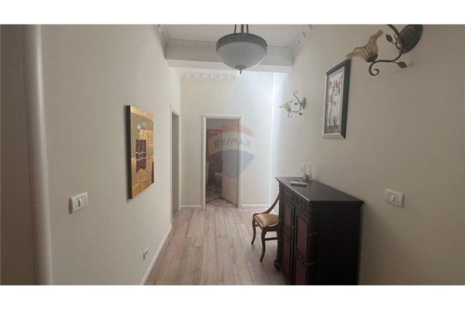 Tirane, jepet me qera apartament 2+1 Kati 2, 95 m² 600 € (myslym shyri)