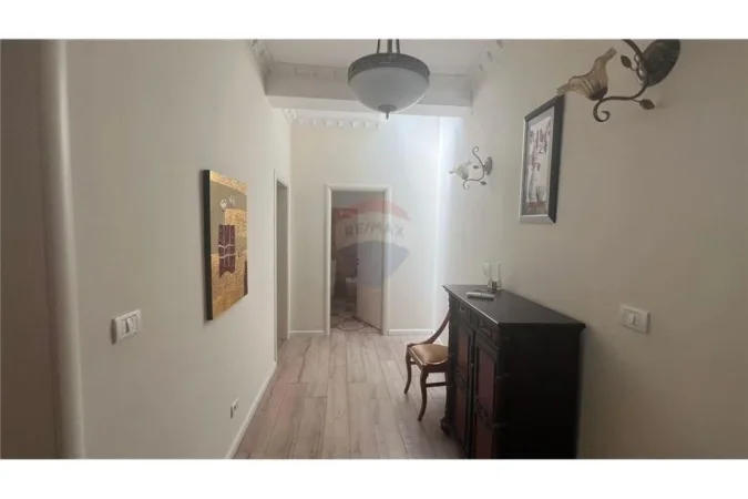 Tirane, jepet me qera apartament 2+1 Kati 2, 95 m² 600 € (myslym shyri)