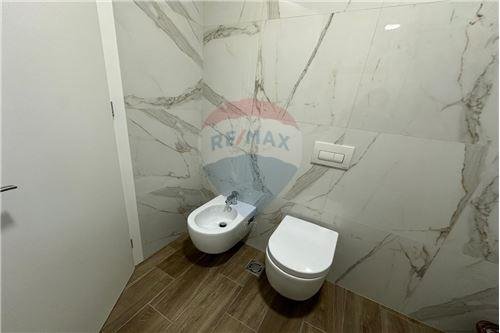 Tirane, jepet me qera apartament 1+1 Kati 3, 70 m² 650 € (Kompleksi Delijorgji, Shqipëri)