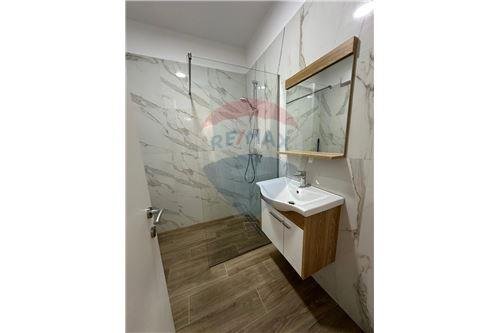 Tirane, jepet me qera apartament 1+1 Kati 3, 70 m² 650 € (Kompleksi Delijorgji, Shqipëri)