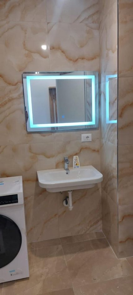 Tirane, jepet me qera apartament 2+1 , 87 m² 420 € (Ali Demi)
