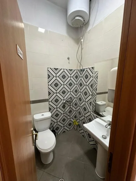 JEPET ME QIRA, APARTAMENT 1+1, ISH PARKU I AUTOBUZAVE, TIRANË, ISH FUSHA E AVIACIONIT, 500 EURO/MUAJ
