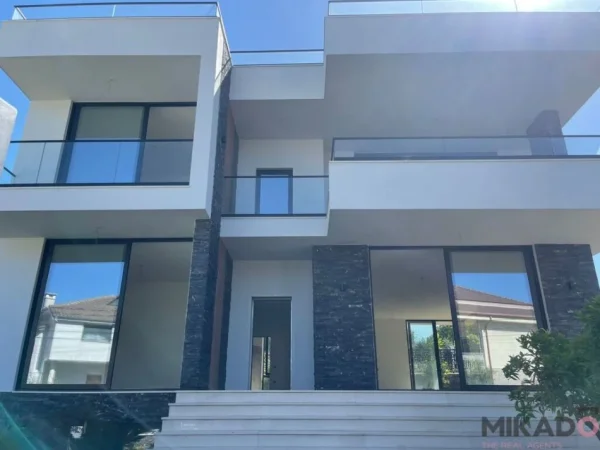 shitet , 550 m² 815.000 €