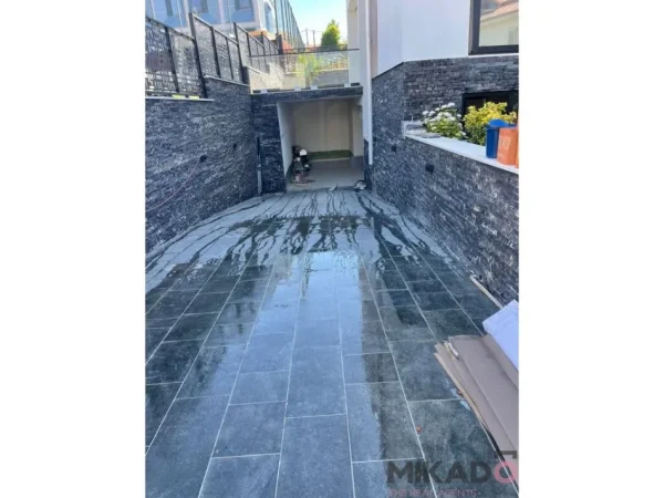 shitet , 550 m² 815.000 €