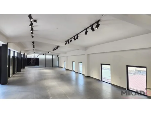 Tirane, jepet me qera ambjent biznesi , 350 m² 5.000 € (Rruga e Kavajes)