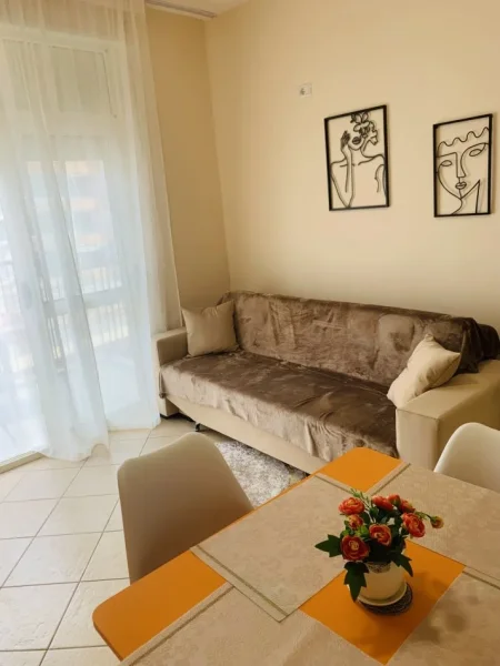 Golem, apartament Rruga e Gjuzve Pallati 12 Shkalla 1