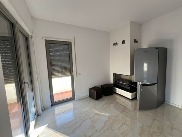 Tirane, jepet me qera apartament 3+1+Ballkon Kati 6, 154 m² 600 € (Tower Bridge)